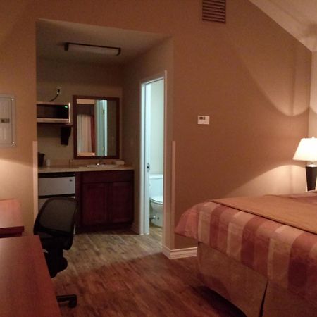 Fieldhouse Inn & Conference Center Kenedy Luaran gambar