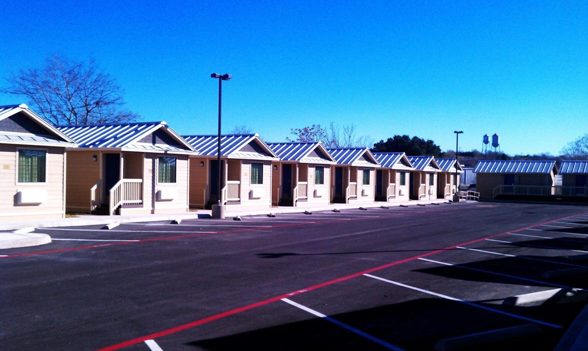 Fieldhouse Inn & Conference Center Kenedy Luaran gambar
