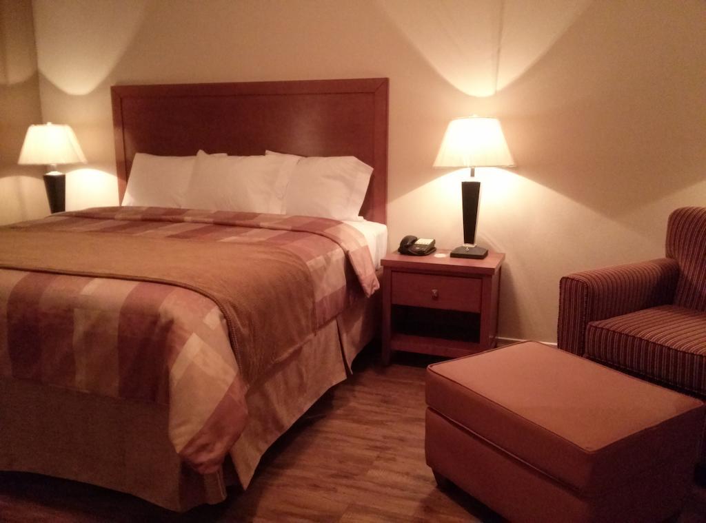 Fieldhouse Inn & Conference Center Kenedy Bilik gambar